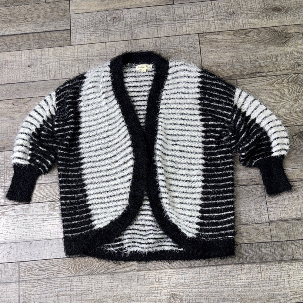 Chic Striped Women's Cardigan